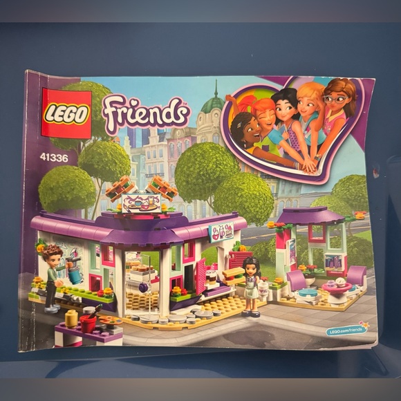 LEGO Friends Heartlake City Emma’s Art Café - Picture 1 of 4